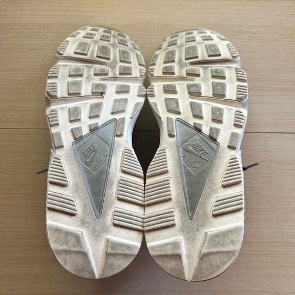 Nike Air Huarache Light Smoke Grey. Mens Size 10.5 Pre-Loved. - Picture 5 of 6